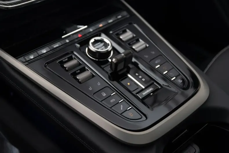 Aston Martin DBX din 2025 cu 12.416 km - oferta AST167320 - foto 13