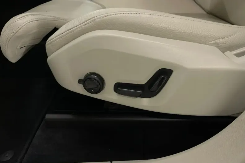 Volvo XC60 din 2020 cu 124.685 km - oferta VOL167327 - foto 21