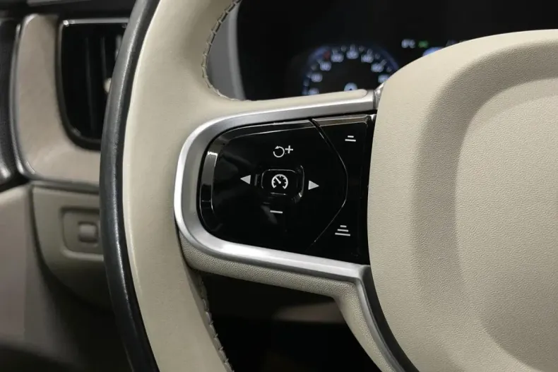 Volvo XC60 din 2020 cu 124.685 km - oferta VOL167327 - foto 26