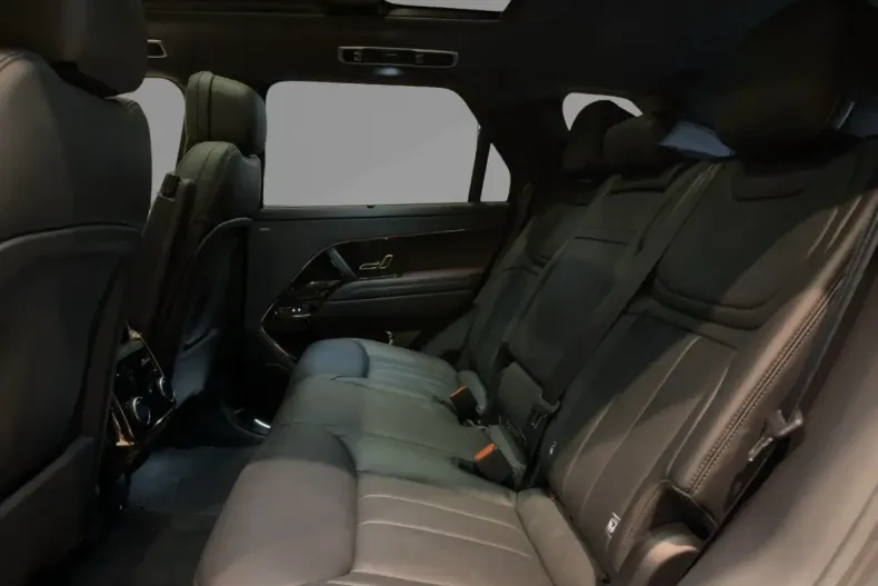 Land Rover Range Rover Sport din 2025 cu 10.758 km - oferta LAN167341 - foto 9