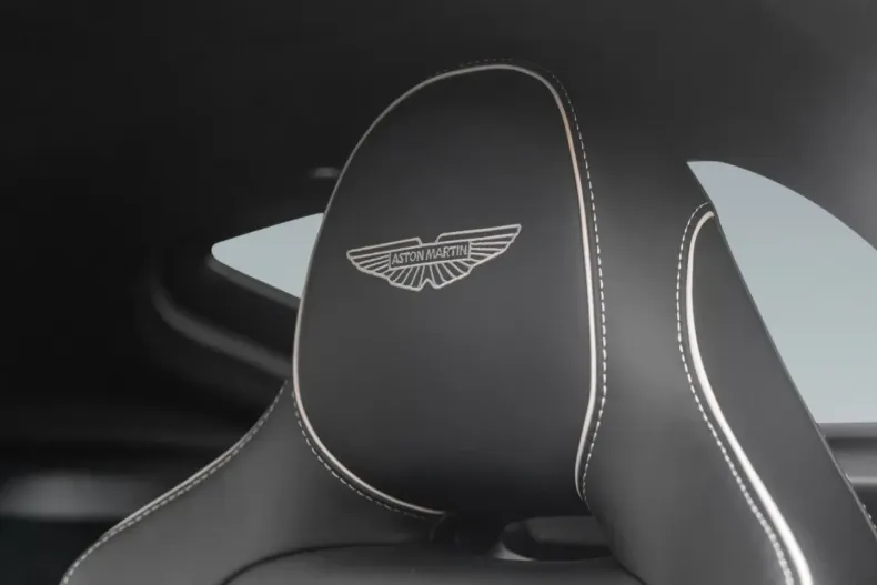 Aston Martin V8 Vantage din 2025 cu 5.500 km - oferta AST167348 - foto 17