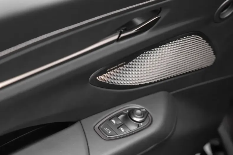 Aston Martin V8 Vantage din 2025 cu 5.500 km - oferta AST167348 - foto 22