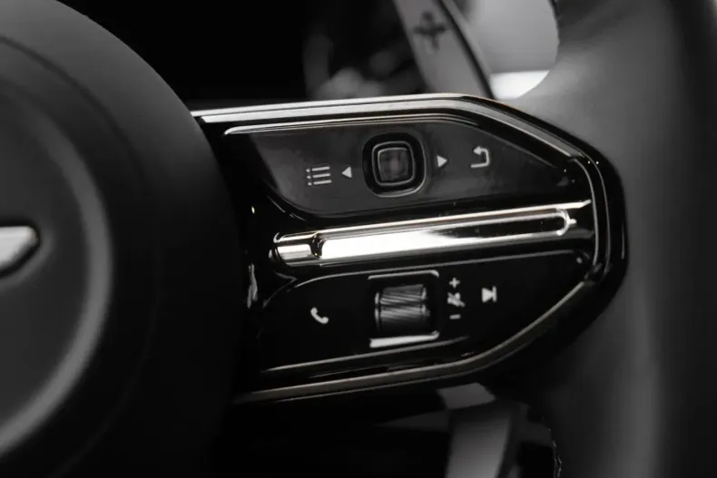 Aston Martin V8 Vantage din 2025 cu 5.500 km - oferta AST167348 - foto 24