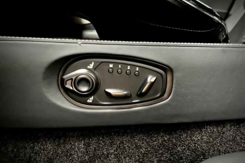 Aston Martin V8 Vantage din 2024 cu 5.400 km - oferta AST167350 - foto 15