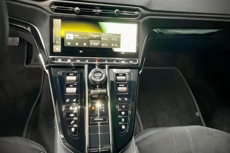 Aston Martin V8 Vantage din 2024 cu 5.400 km - oferta AST167350 - foto 16