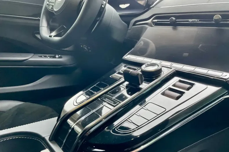 Aston Martin V8 Vantage din 2024 cu 5.400 km - oferta AST167350 - foto 20