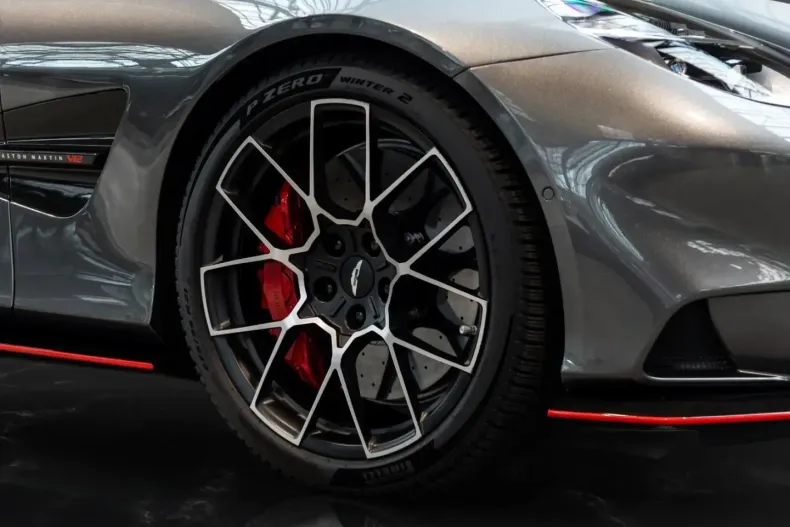 Aston Martin Vanquish din 2025 cu 9.999 km - oferta AST167351 - foto 9