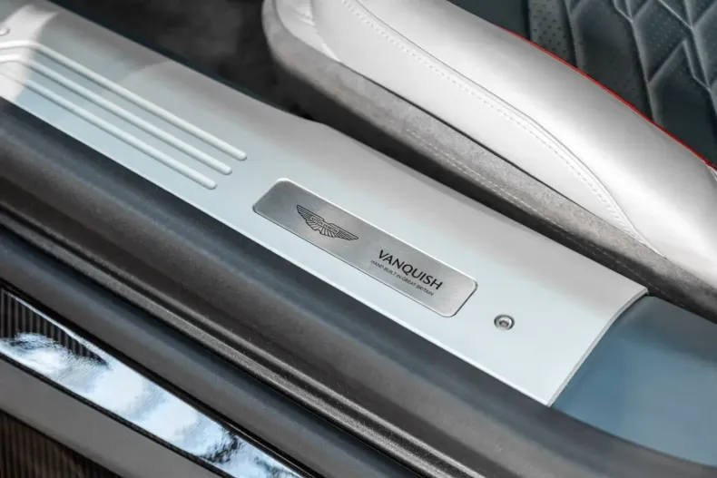 Aston Martin Vanquish din 2025 cu 9.999 km - oferta AST167351 - foto 24