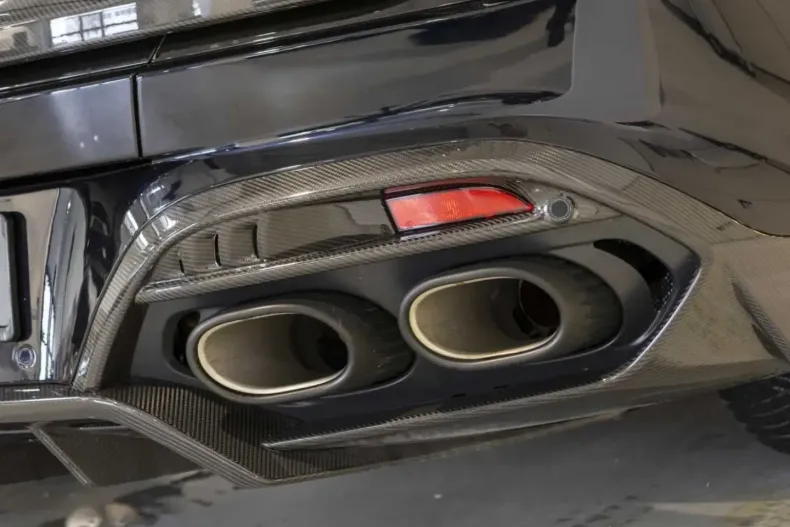 Aston Martin Vanquish din 2025 cu 10.500 km - oferta AST167352 - foto 7