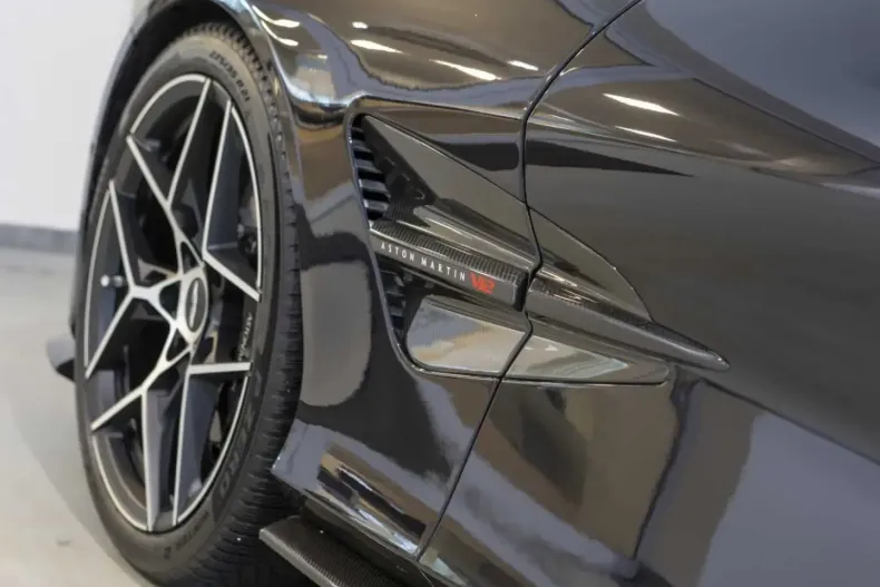 Aston Martin Vanquish din 2025 cu 10.500 km - oferta AST167352 - foto 8