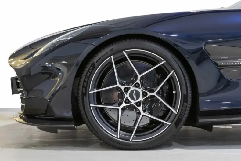 Aston Martin Vanquish din 2025 cu 10.500 km - oferta AST167352 - foto 10