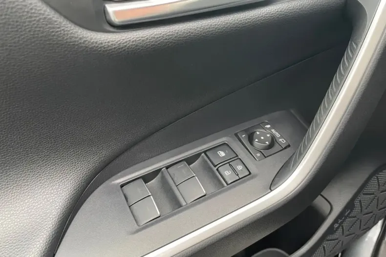 Toyota RAV4 din 2022 cu 68.540 km - oferta TOY167357 - foto 19