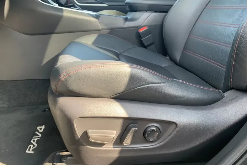 Toyota RAV4 din 2022 cu 66.093 km - oferta TOY167359 - foto 10