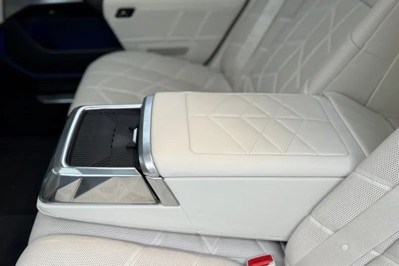 BMW Seria 7 din 2023 cu 51.372 km - oferta BMW167431 - foto 20