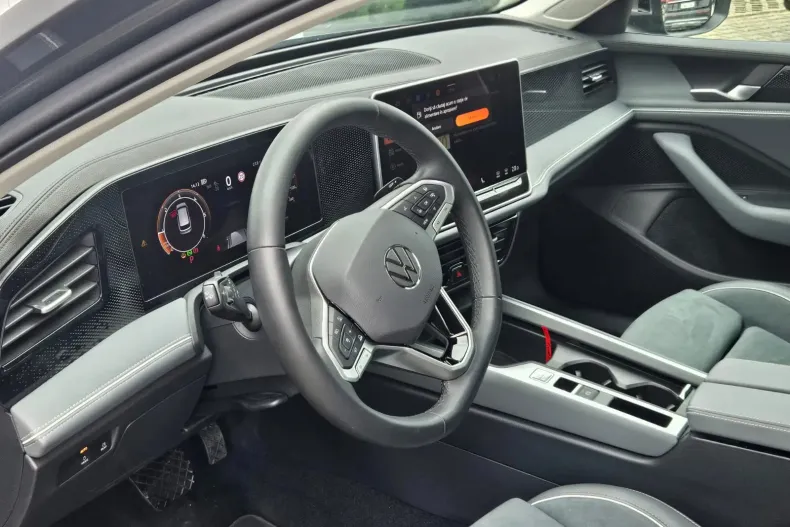 Volkswagen Passat din 2024 cu 14.570 km - oferta VOL167437 - foto 6