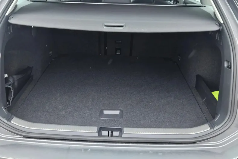 Volkswagen Passat din 2024 cu 14.570 km - oferta VOL167437 - foto 19