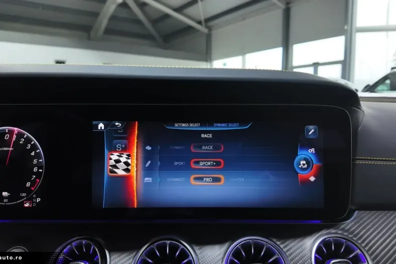 Mercedes-Benz AMG GT din 2025 cu 3.400 km - oferta MER167469 - foto 30