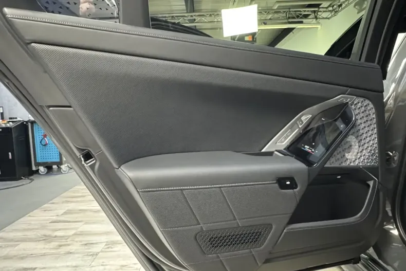 BMW 740 din 2023 cu 18.300 km - oferta BMW167503 - foto 21