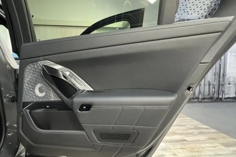 BMW 740 din 2023 cu 18.300 km - oferta BMW167503 - foto 28