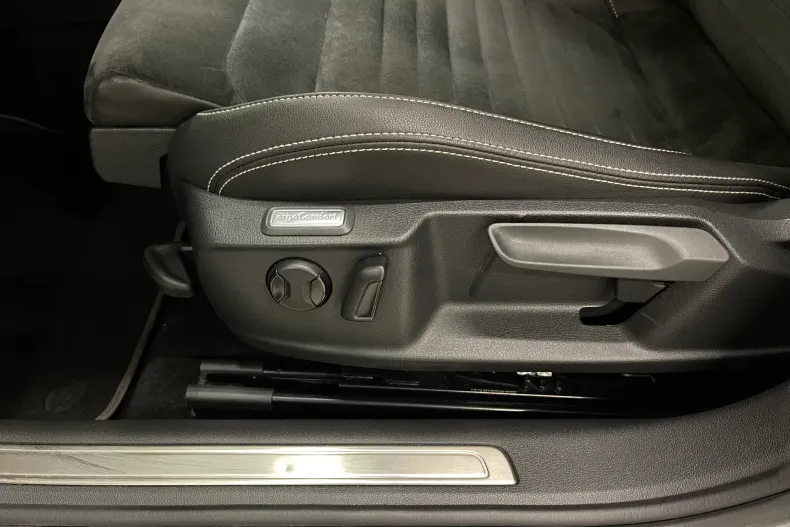 Volkswagen Passat din 2020 cu 63.644 km - oferta VOL167536 - foto 22