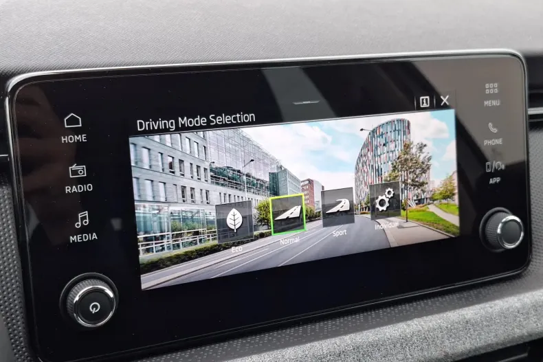 Skoda Kamiq din 2025 cu 18.210 km - oferta SKO167559 - foto 7