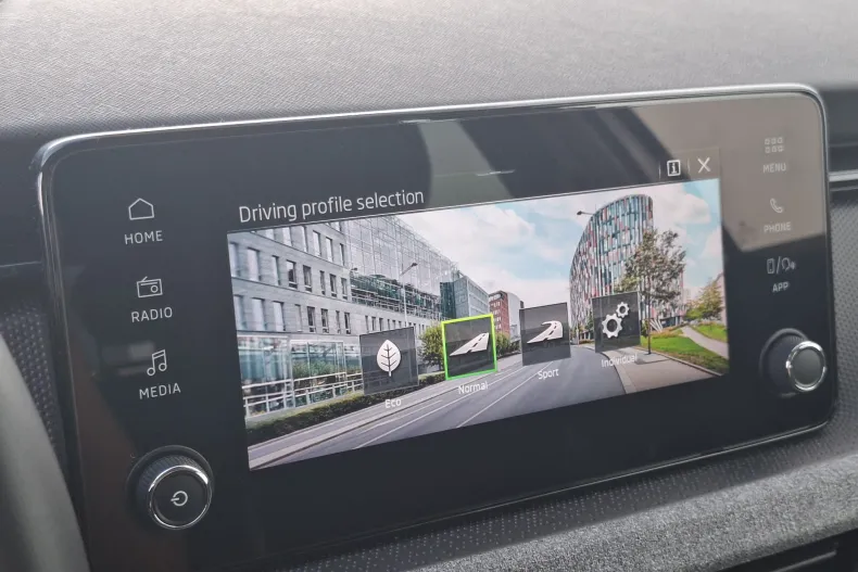 Skoda Kamiq din 2025 cu 18.725 km - oferta SKO167560 - foto 8