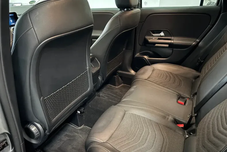 Mercedes-Benz GLA din 2023 cu 49.900 km - oferta MER167572 - foto 19