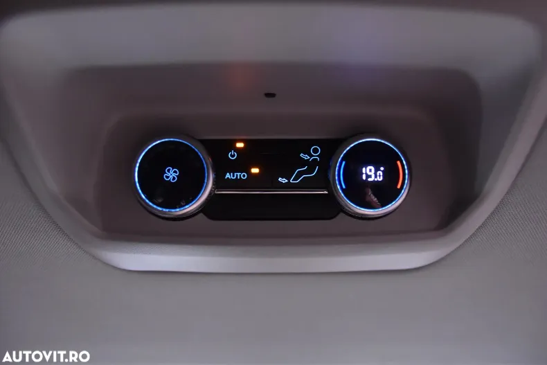 Ford Tourneo Custom din 2025 cu 1.900 km - oferta FOR167582 - foto 24