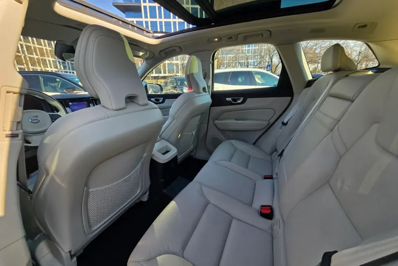 Volvo XC60 din 2021 cu 95.700 km - oferta VOL167601 - foto 8