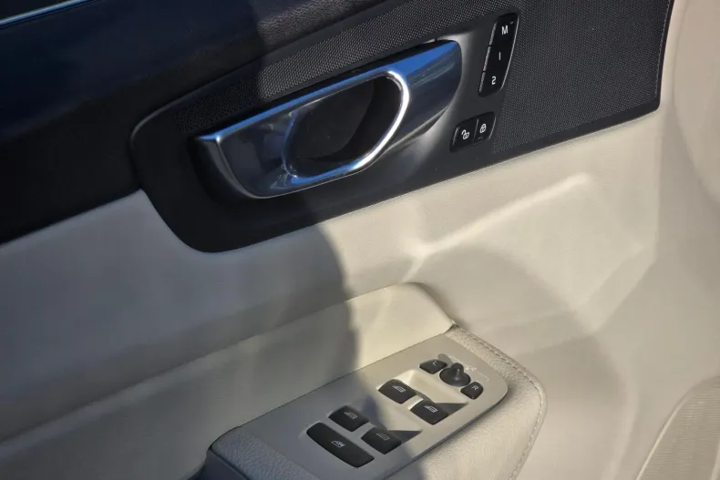 Volvo XC60 din 2021 cu 95.700 km - oferta VOL167601 - foto 9