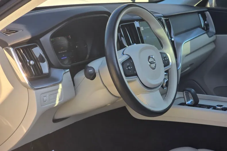 Volvo XC60 din 2021 cu 95.700 km - oferta VOL167601 - foto 10