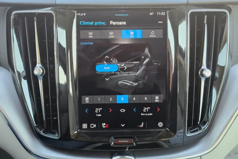 Volvo XC60 din 2021 cu 95.700 km - oferta VOL167601 - foto 27