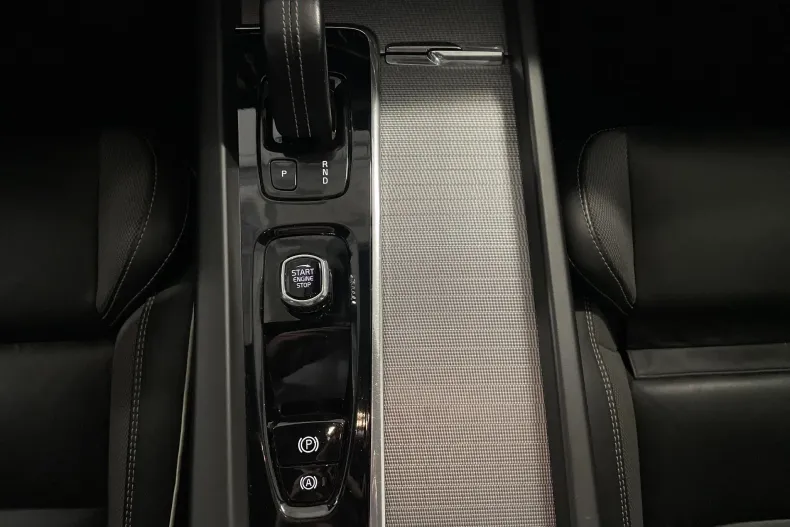 Volvo XC60 din 2021 cu 131.755 km - oferta VOL167663 - foto 19