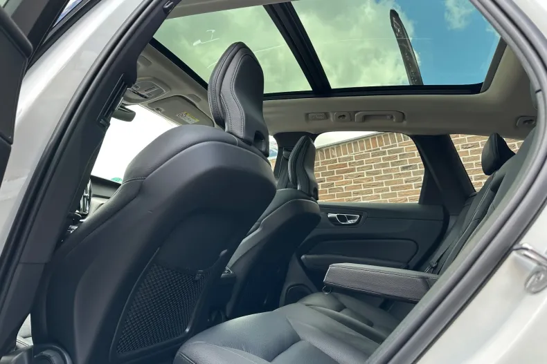 Volvo XC60 din 2022 cu 121.000 km - oferta VOL167673 - foto 13