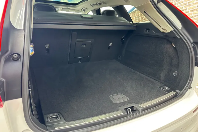 Volvo XC60 din 2022 cu 121.000 km - oferta VOL167673 - foto 25