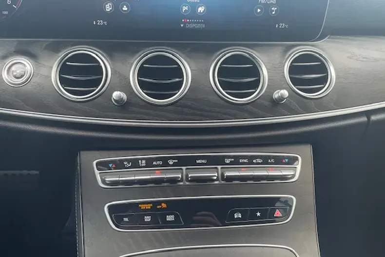 Mercedes-Benz E din 2021 cu 75.417 km - oferta MER167680 - foto 19