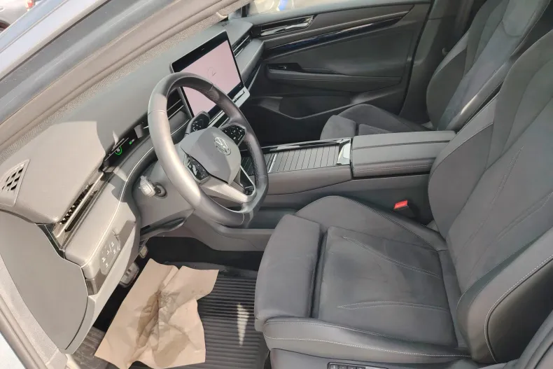 Volkswagen ID.7 din 2025 cu 10.000 km - oferta VOL167704 - foto 6