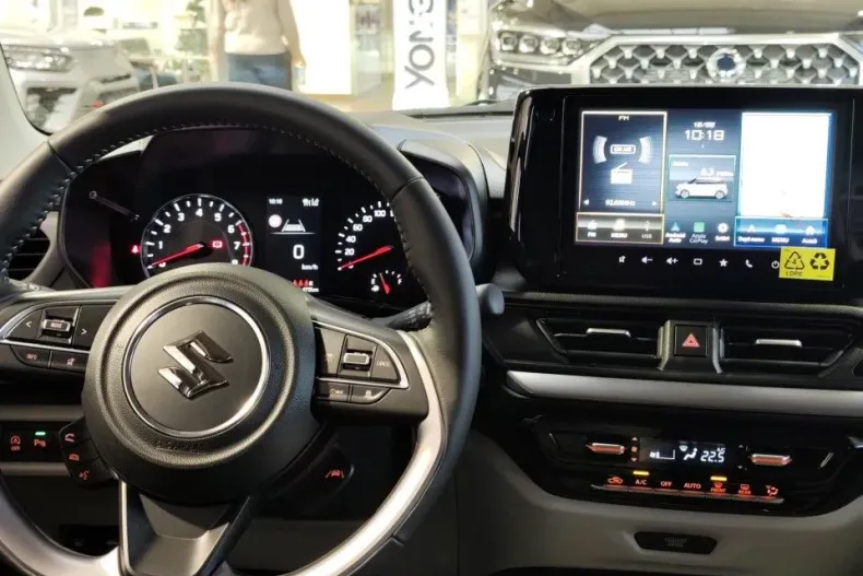 Suzuki Swift din 2025 cu 600 km - oferta SUZ167715 - foto 9