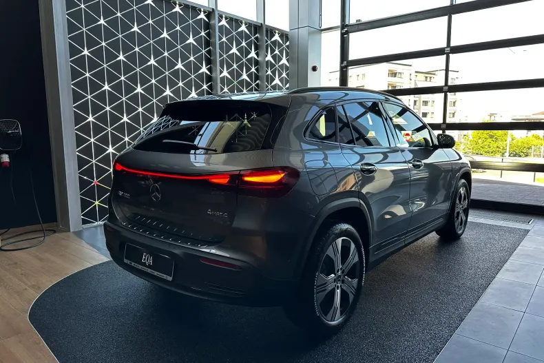 Mercedes-Benz EQA din 2025 cu 9 km - oferta MER167768 - foto 4