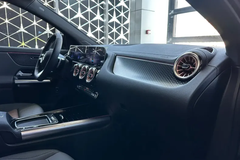 Mercedes-Benz EQA din 2025 cu 9 km - oferta MER167768 - foto 12