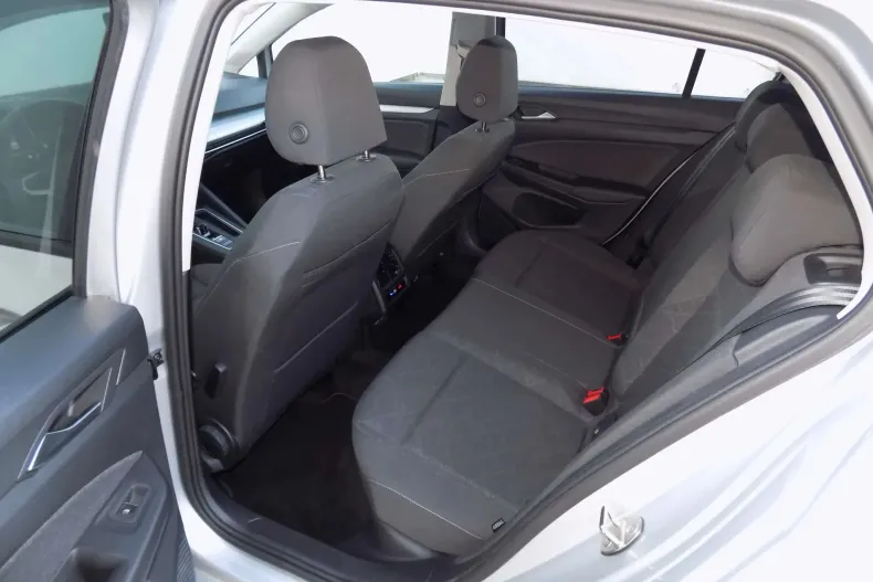 Volkswagen Golf din 2023 cu 64.623 km - oferta VOL167777 - foto 24