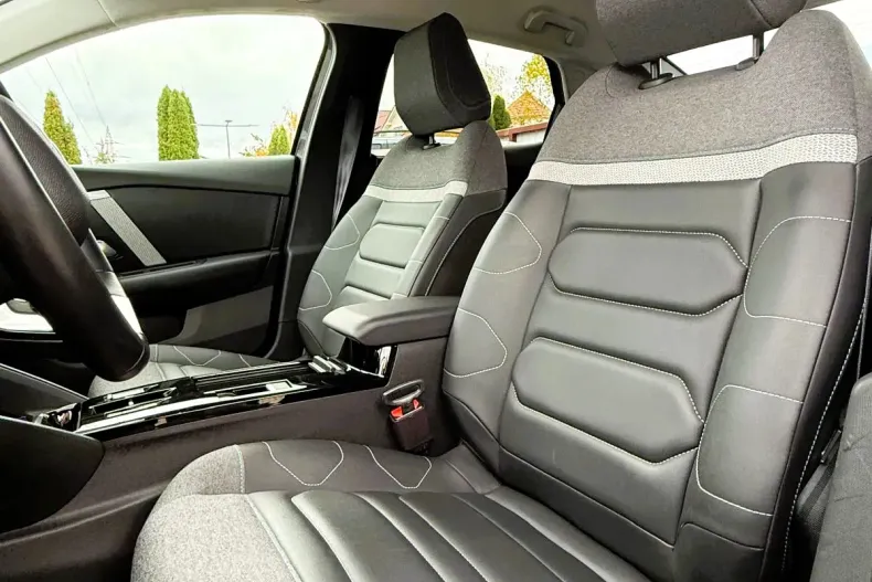 Citroën C4X din 2023 cu 7.300 km - oferta CIT167780 - foto 14