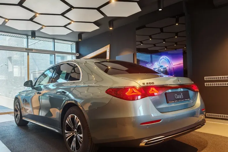 Mercedes-Benz E din 2025 cu 1 km - oferta MER167799 - foto 11