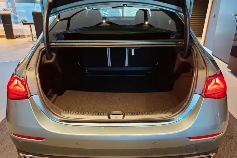 Mercedes-Benz E din 2025 cu 1 km - oferta MER167799 - foto 17