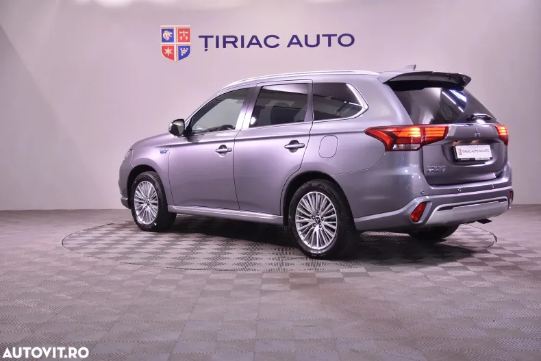 Mitsubishi Outlander din 2020 cu 125.635 km - oferta MIT167848 - foto 3