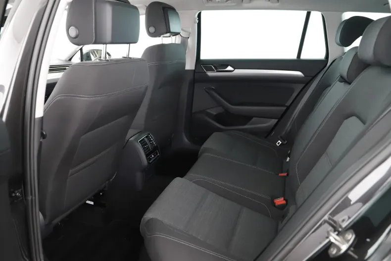 Volkswagen Passat din 2022 cu 156.724 km - oferta VOL167866 - foto 22