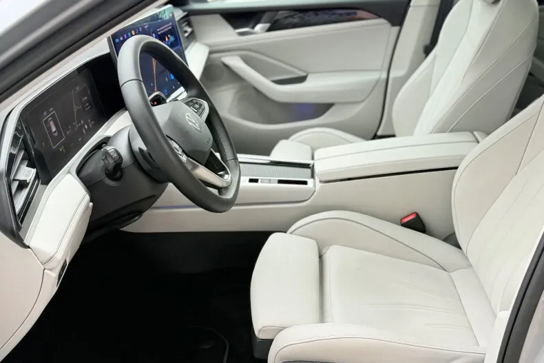 Volkswagen Passat din 2024 cu 11.000 km - oferta VOL167868 - foto 11