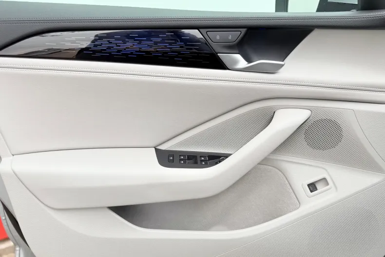 Volkswagen Passat din 2024 cu 11.000 km - oferta VOL167868 - foto 37