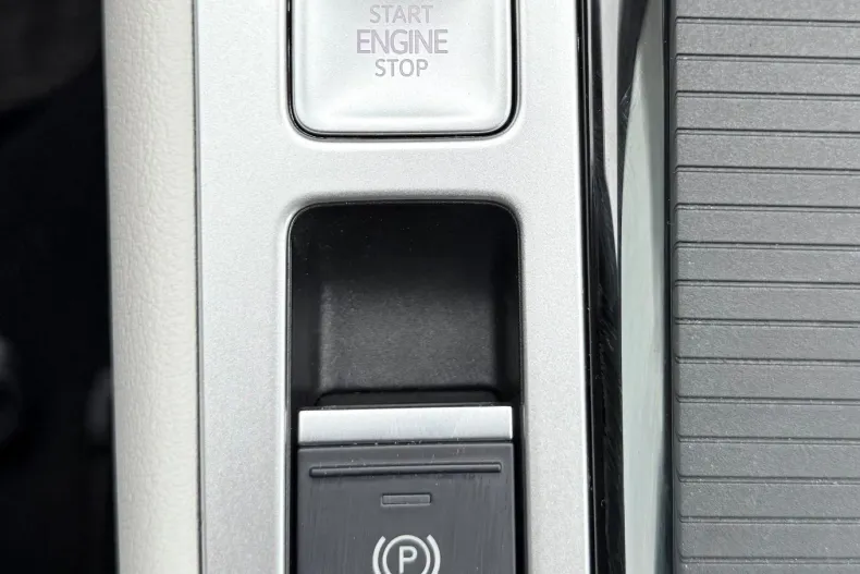 Volkswagen Passat din 2024 cu 11.000 km - oferta VOL167868 - foto 38