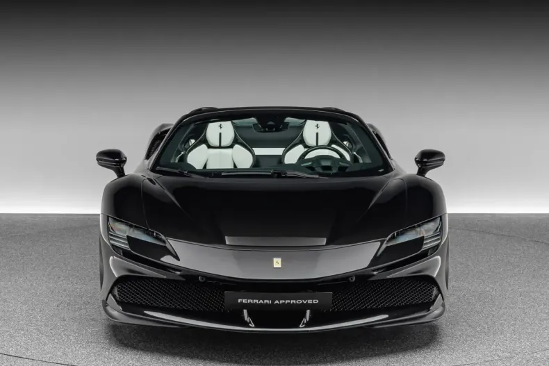 Ferrari SF90 din 2024 cu 2.700 km - oferta FER167905 - foto 10